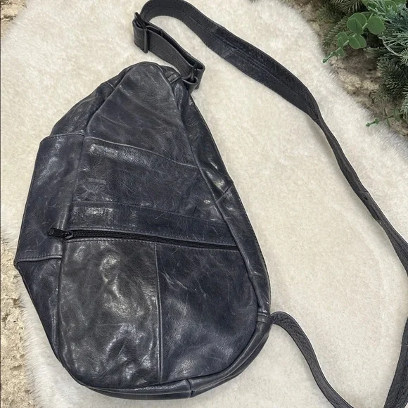 Leather backpack - Picture 2 of 11